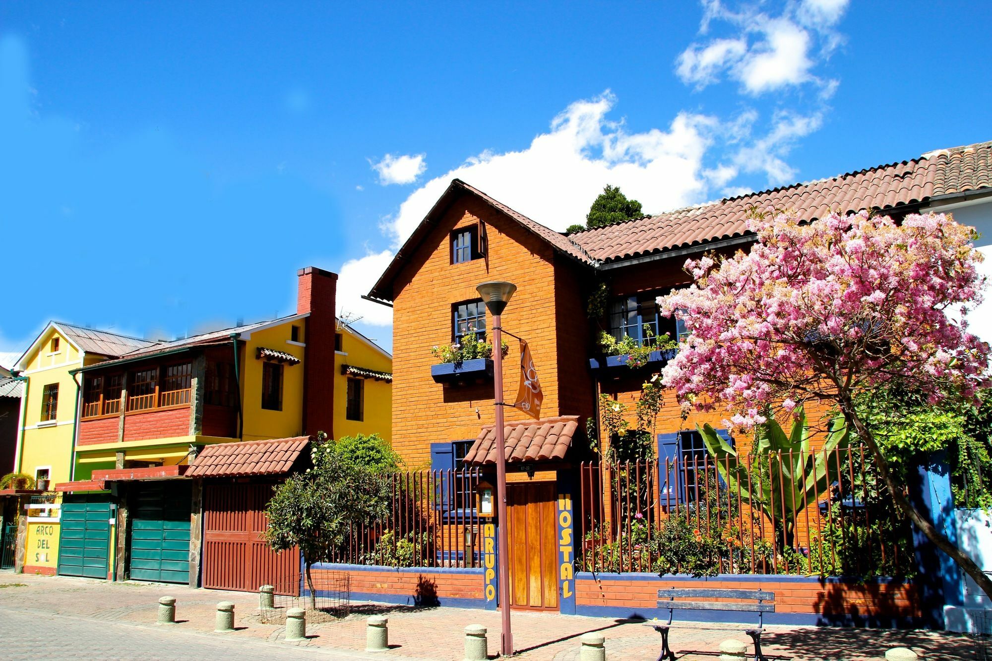 Casa Del Arupo Hostel Quito Exterior photo